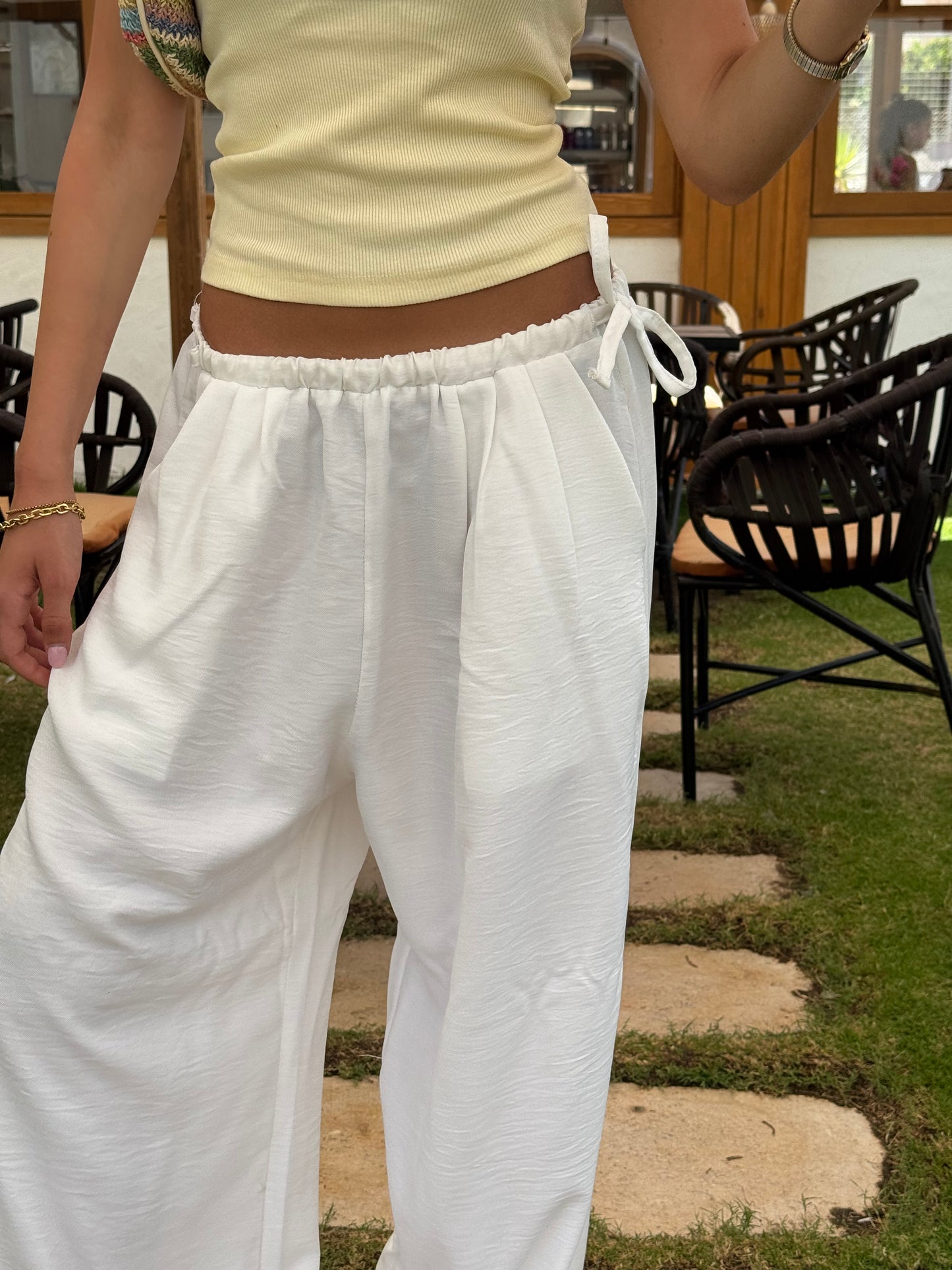 WHITE BOWED PANTS