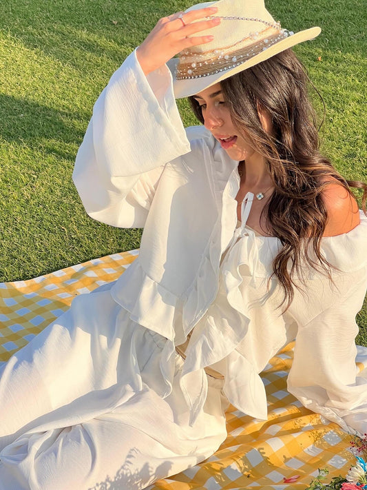 WHITE RUFFLED TOP